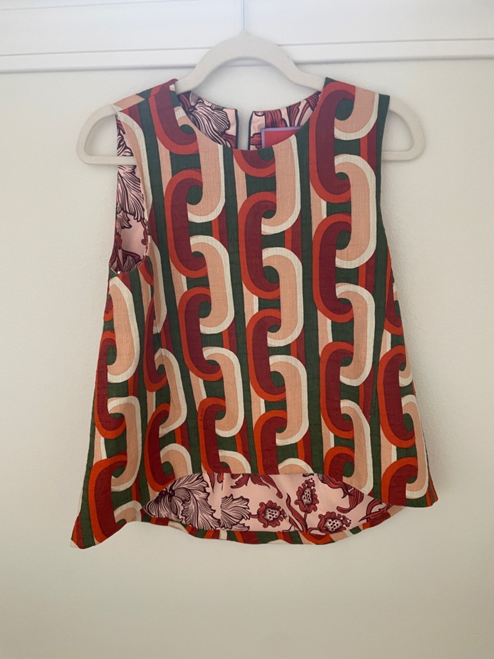 LA DoubleJ Retro Chain-Print Sleeveless linen Top in Red, Green & Cream